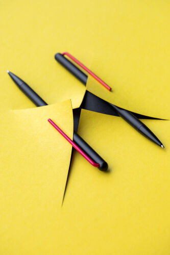 Шариковая ручка Pininfarina GrafeeX с красным клипом 2