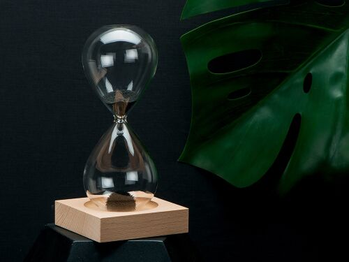 Песочные магнитные часы на деревянной подставке «Infinity» 4